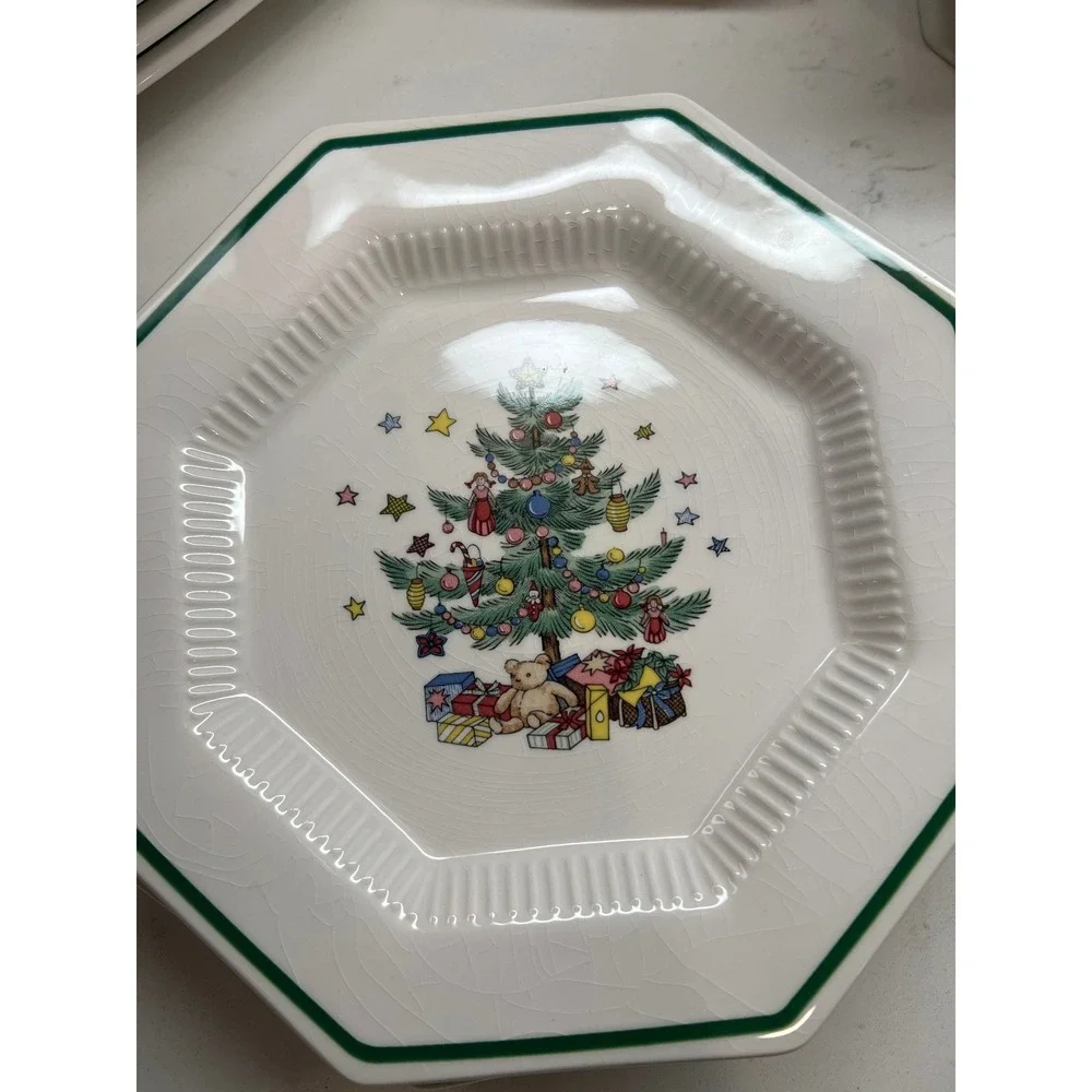 Vintage Nikko Christmastime Christmas Tree‎ Holiday Dinnerware 16 piece set